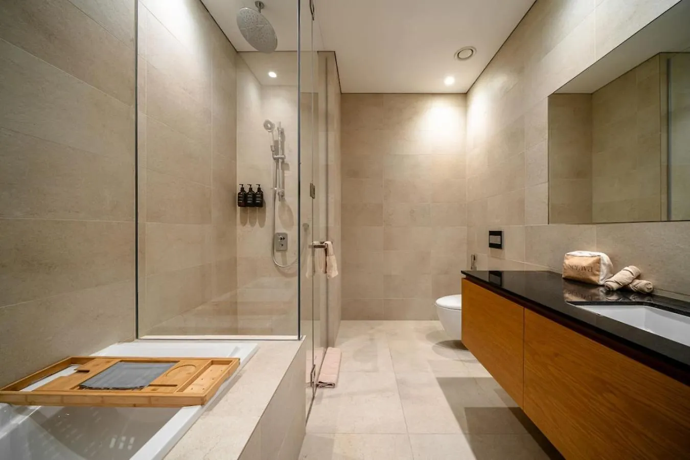 Seraya Residence 4 - 3Bdr - Including Amenities And Concierge Dubai Apartment